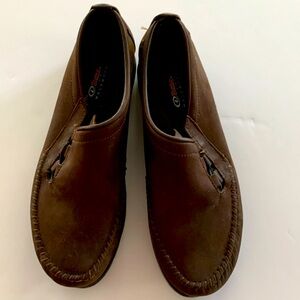 New in Box Women’s Size 10M Dexter Leather Shoes